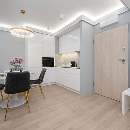Elegant Apartment With Balcony By The Oder River In Wroclaw By Renters Prestige エクステリア 写真