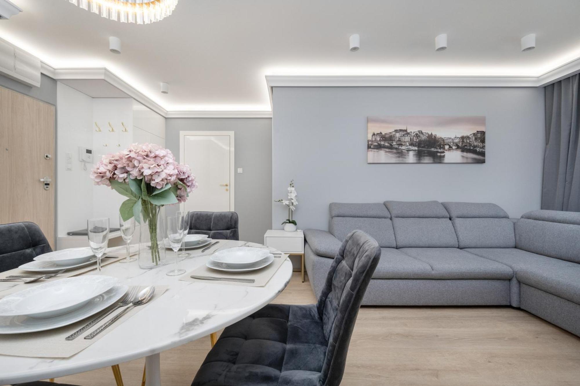 Elegant Apartment With Balcony By The Oder River In Wroclaw By Renters Prestige エクステリア 写真
