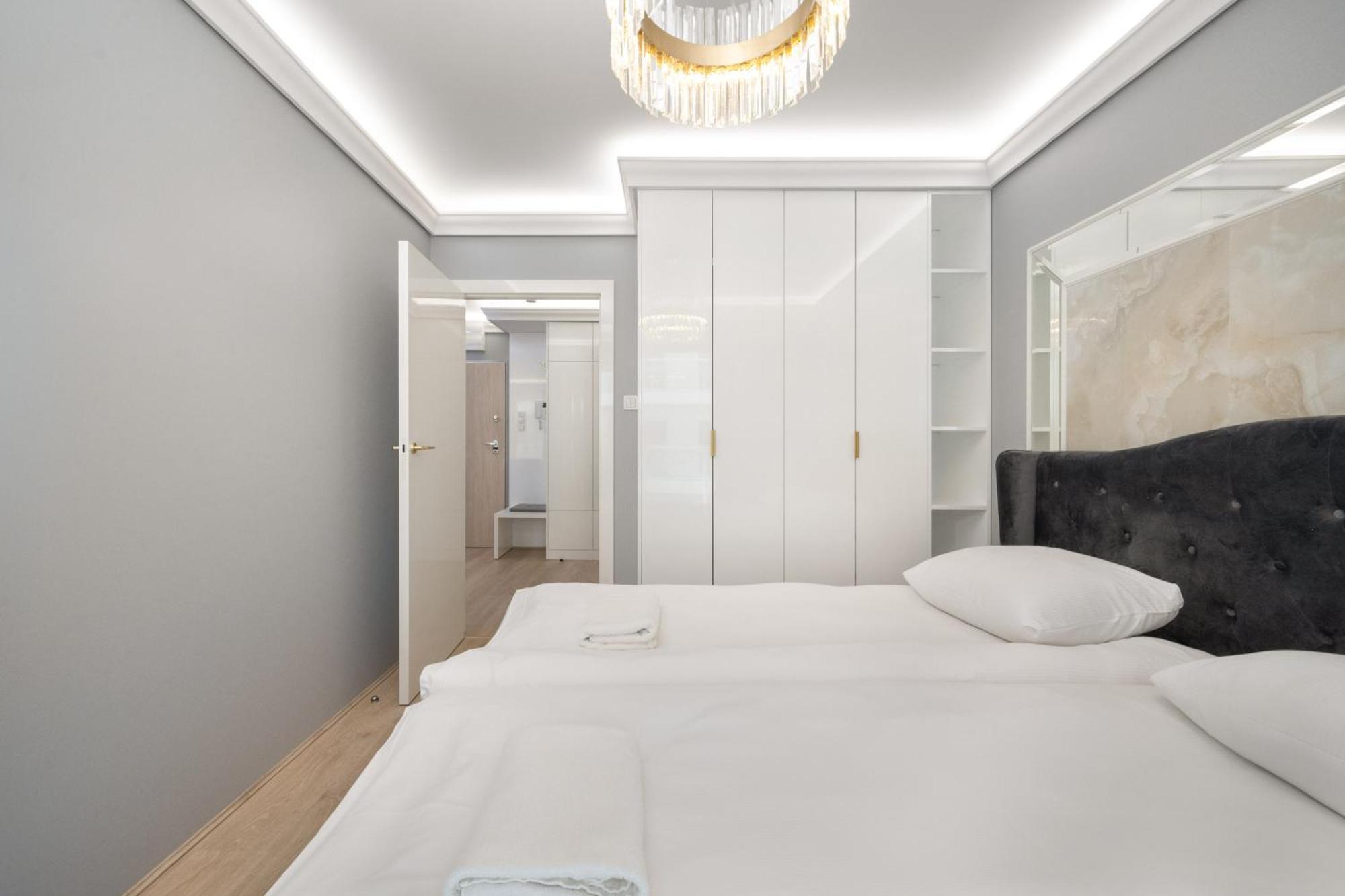 Elegant Apartment With Balcony By The Oder River In Wroclaw By Renters Prestige エクステリア 写真