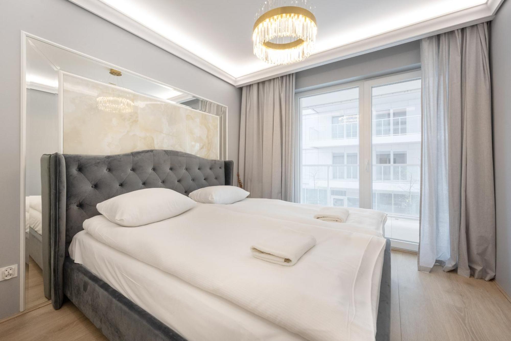 Elegant Apartment With Balcony By The Oder River In Wroclaw By Renters Prestige エクステリア 写真