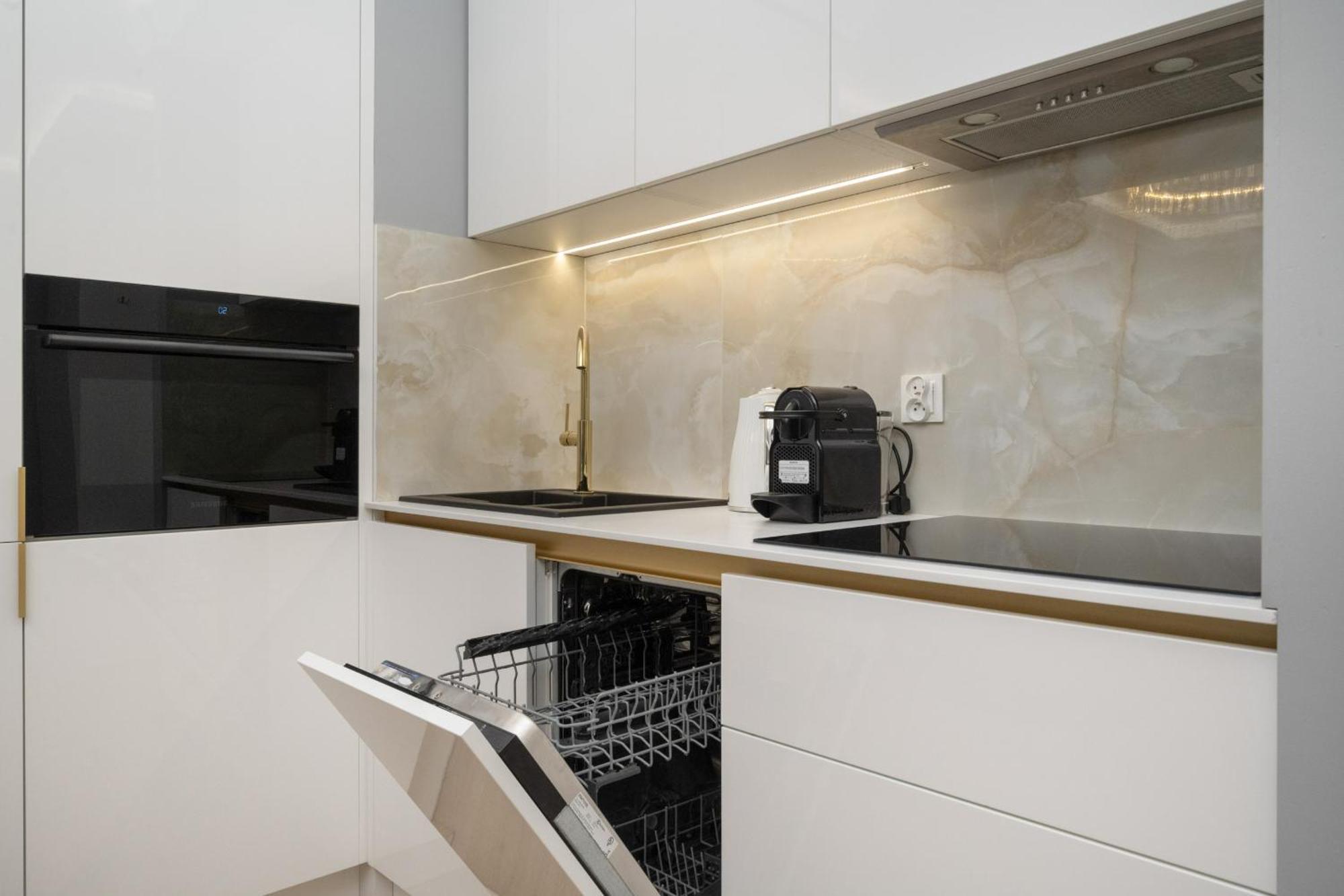 Elegant Apartment With Balcony By The Oder River In Wroclaw By Renters Prestige エクステリア 写真